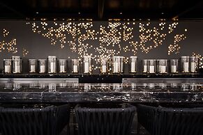 LondonHouse Chicago, Curio Collection by Hilton