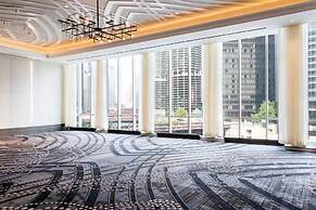 LondonHouse Chicago, Curio Collection by Hilton