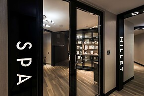 LondonHouse Chicago, Curio Collection by Hilton