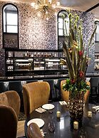 LondonHouse Chicago, Curio Collection by Hilton