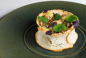 LondonHouse Chicago, Curio Collection by Hilton