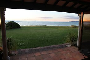 Te Puru Beach Lodge