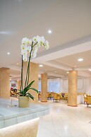 CNic Gemini Hotel
