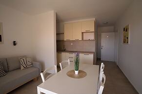 Apartments & Rooms Petra