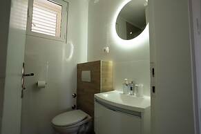 Apartments & Rooms Petra