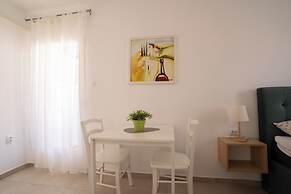 Apartments & Rooms Petra