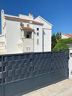 Apartments & Rooms Petra