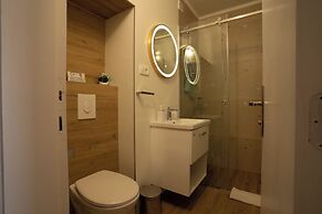 Apartments & Rooms Petra