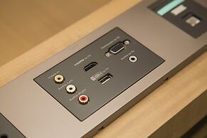 Pullman Shishi Mattison