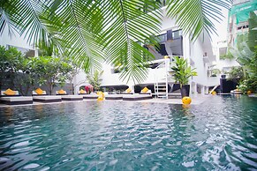 Arthur&Paul - Caters to Men