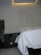 Arthur&Paul - Caters to Men