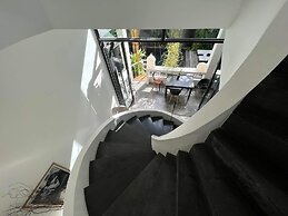 Arthur&Paul - Caters to Men