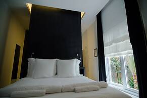 Arthur&Paul - Caters to Men