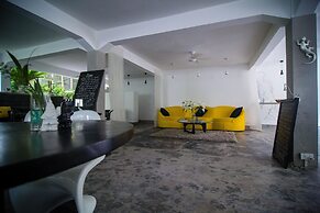 Arthur&Paul - Caters to Men