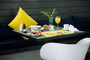 Arthur&Paul - Caters to Men