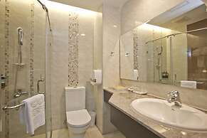 Renyi Lake Hotel