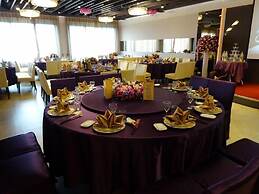 Renyi Lake Hotel