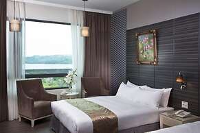 Renyi Lake Hotel
