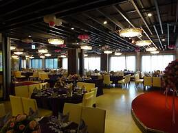 Renyi Lake Hotel