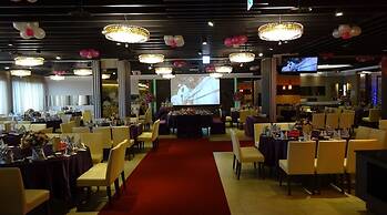 Renyi Lake Hotel