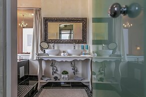 Panorama Suites & Spa