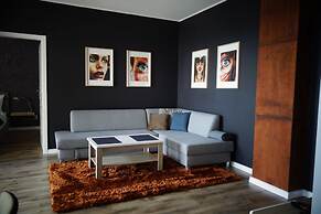 LIVIN Apartments