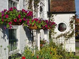 Red Lion Inn Partney