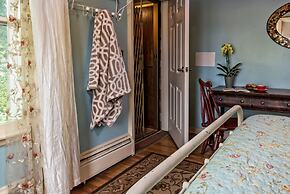 Silver Heart Inn and Cottages