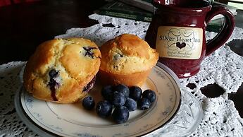 Silver Heart Inn and Cottages