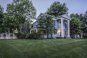 Silver Heart Inn and Cottages