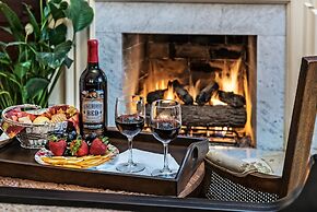 Silver Heart Inn and Cottages