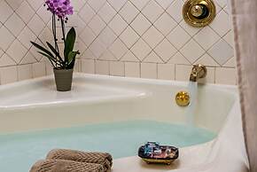 Silver Heart Inn and Cottages