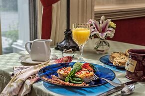 Silver Heart Inn and Cottages