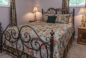 Silver Heart Inn and Cottages