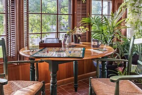 Silver Heart Inn and Cottages