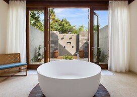 Furaveri Maldives -  FREE RETURN TRANSFER for 2 for stays of minimum 5