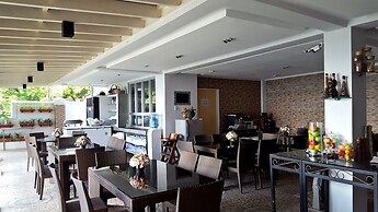 Splash Suites Hotel Tagaytay