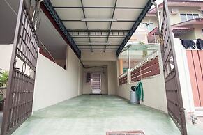 Holidayhome 45A Taman Desa Pangkor