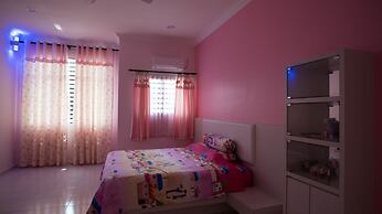 Holidayhome 188 Taman Sejati Suria