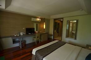 Nakara Long Beach Resort