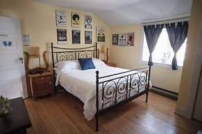 Auberge De Mon Petit Chum B&B