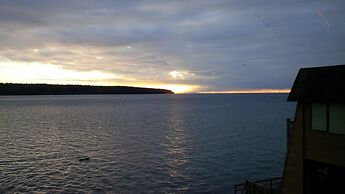 Anchor Inn And Suites