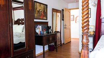 Red Horse Bed and Breakfast