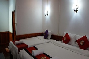Namkhan Riverside Hotel