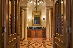 The Villa Casa Casuarina