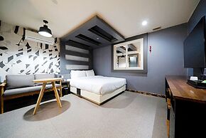 V Hotel