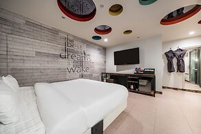 V Hotel