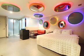 V Hotel