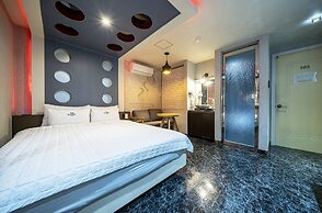 V Hotel
