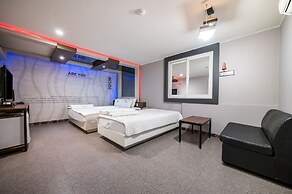 V Hotel